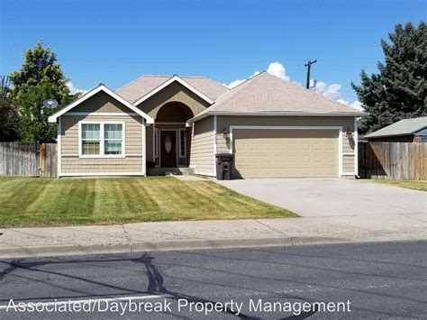 Discover this lovely Yakima single-family. . Houses for rent yakima